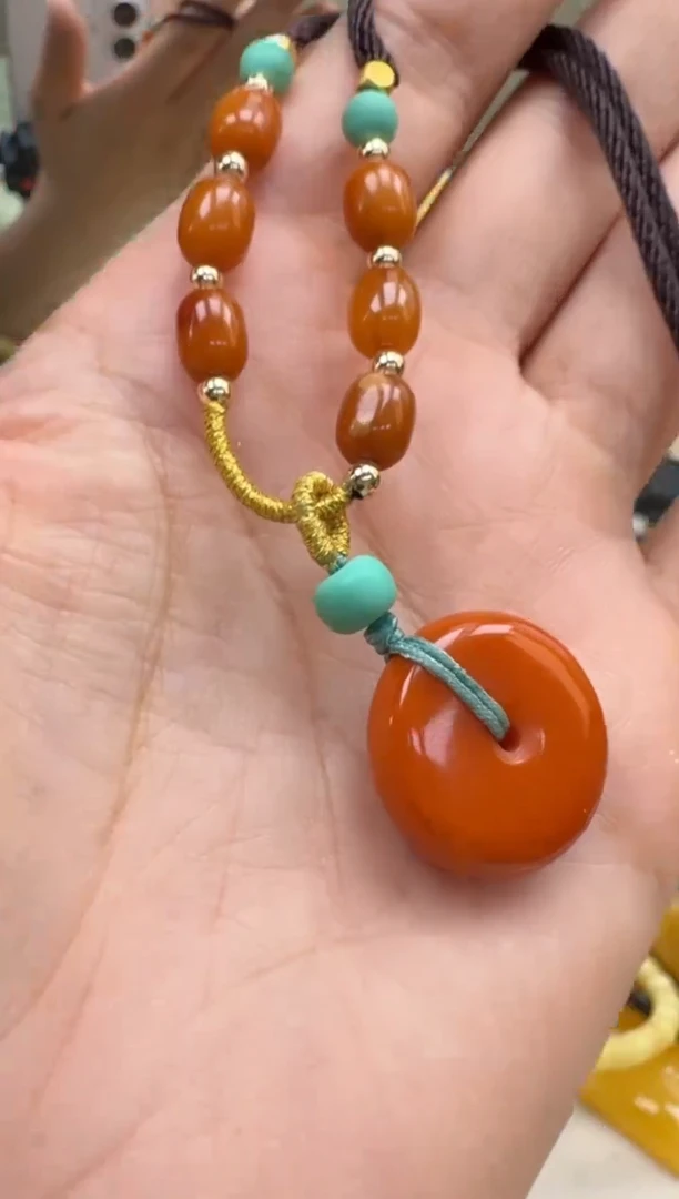 未镶嵌琥珀裸石如图