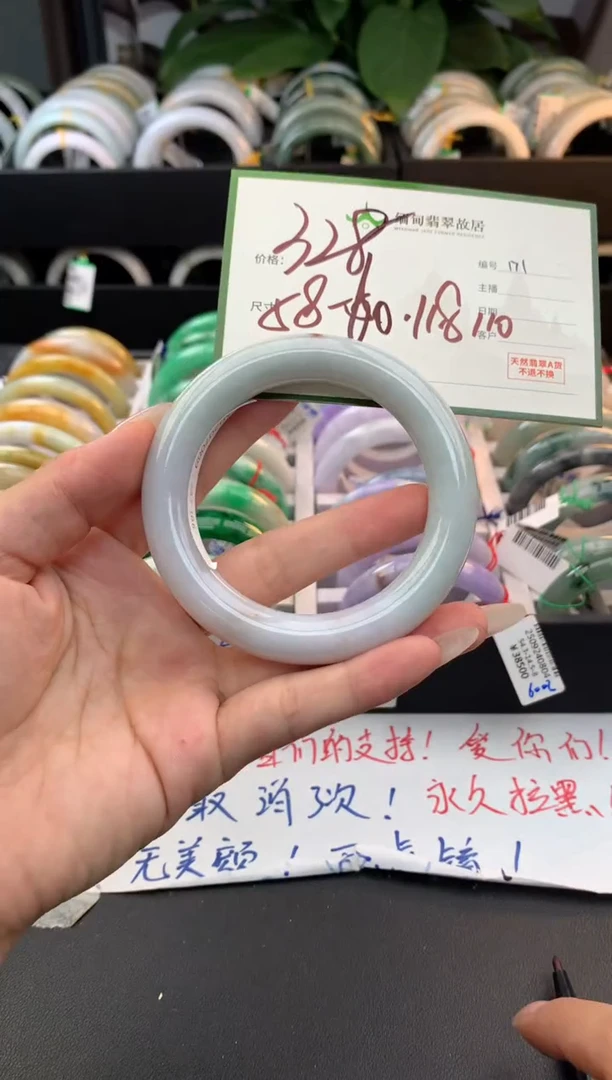 未镶嵌定制翡翠毛货需精细抛光+多人