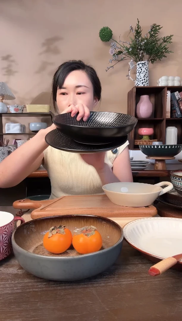 8英寸浮雕黑碗盘微瑕