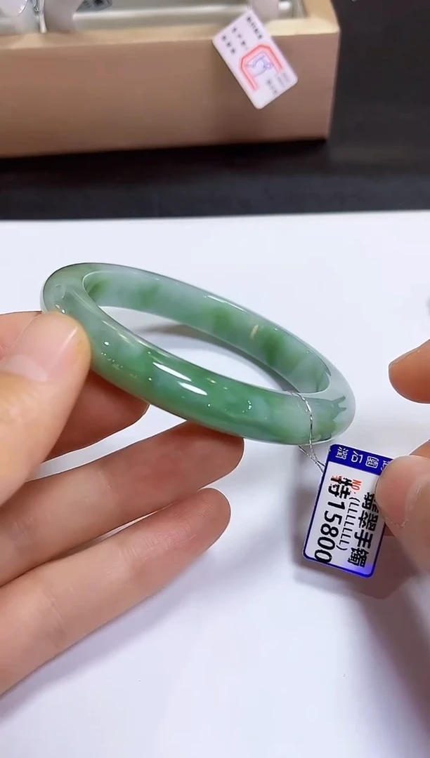 颈饰未镶嵌翡翠手镯58