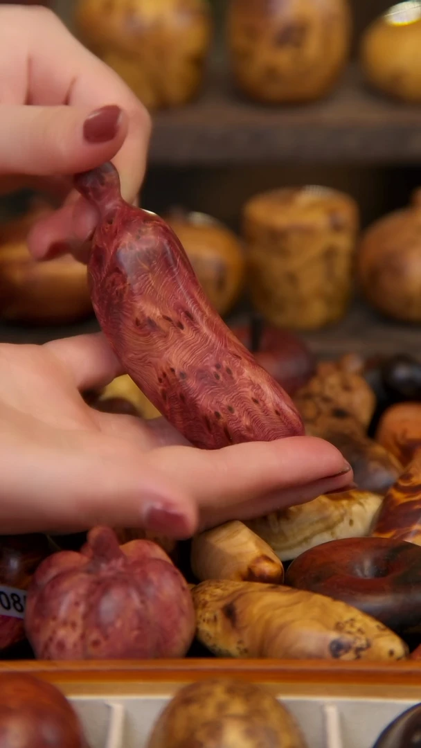 【闪购商品】木血柏留疤香蕉手把件