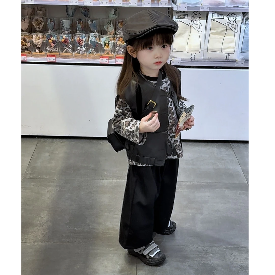 男女童2025秋装新款韩版儿童宝宝皮马甲豹纹打底衫牛仔裤三件套