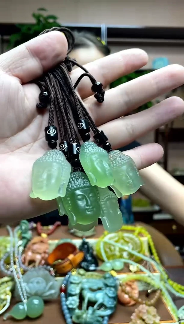 未镶嵌岫玉颈饰多样性发货发其中之一