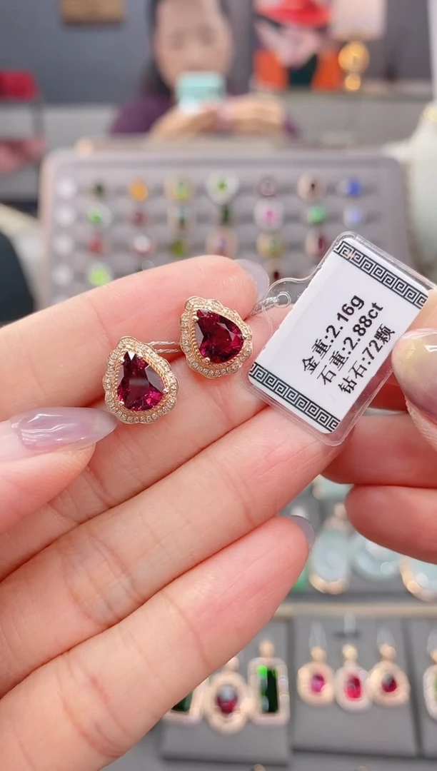 18K金镶嵌耳饰碧玺2.88配钻