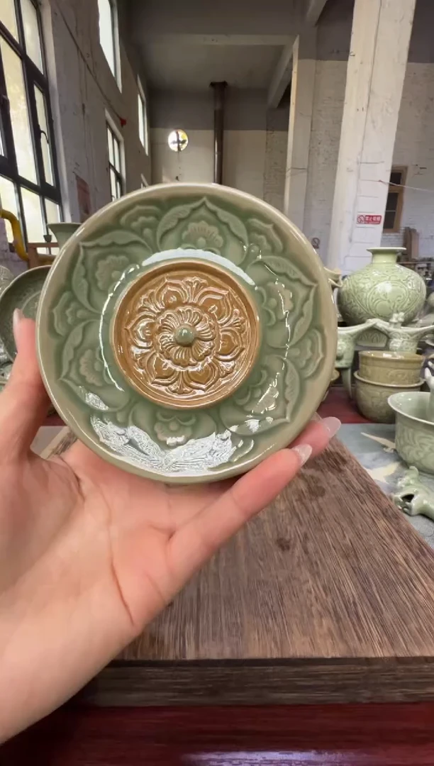 微瑕耀州窑宝相纹盖置