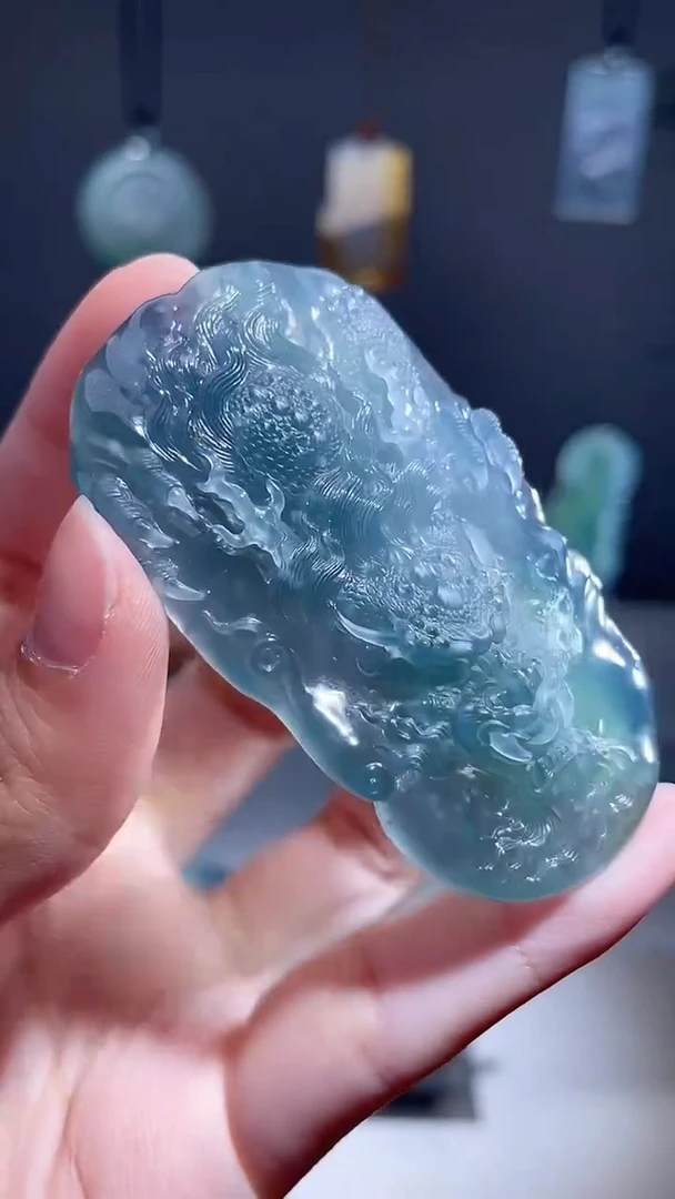 颈饰未镶嵌翡翠龙牌