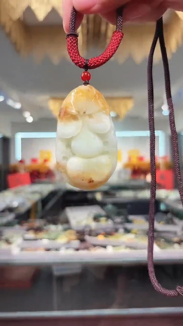 未镶嵌岫玉颈饰吊坠