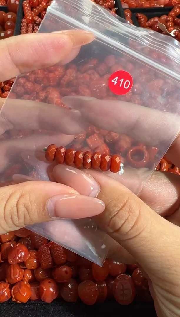 南红玛瑙未镶嵌颈饰1