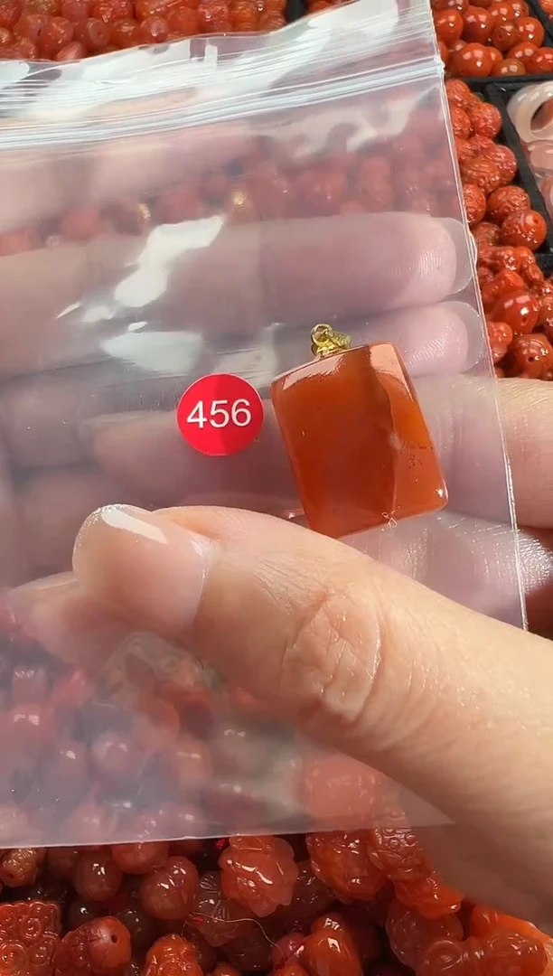 颈饰未镶嵌南红玛瑙1