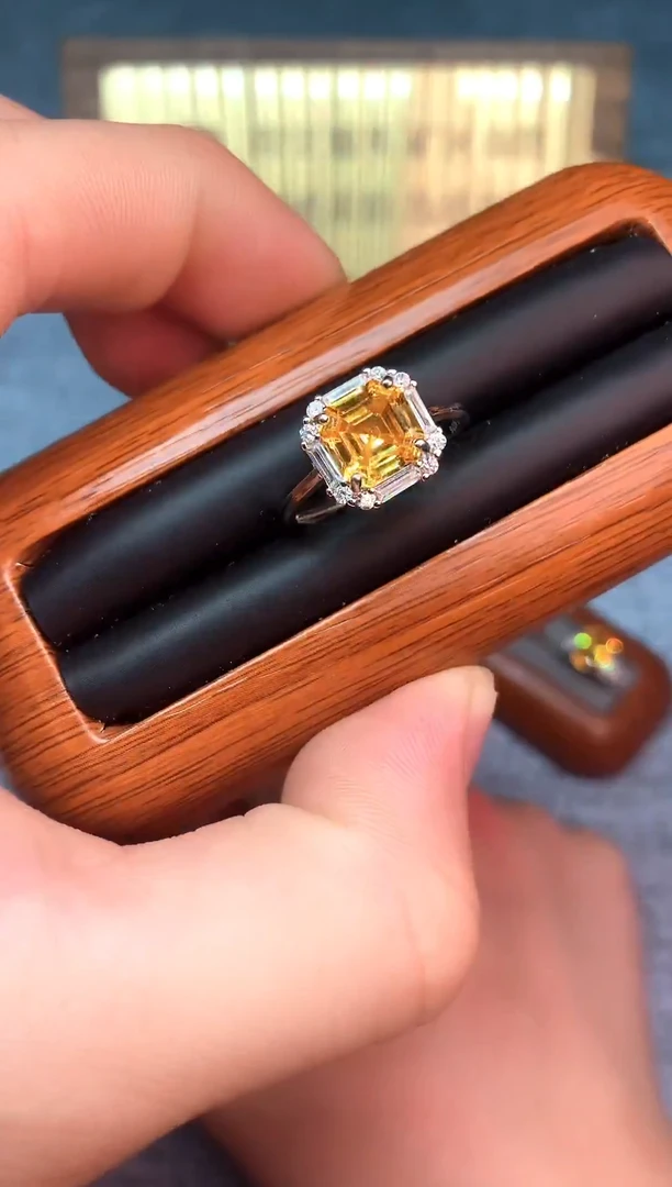 银S925镶嵌戒指黄晶......