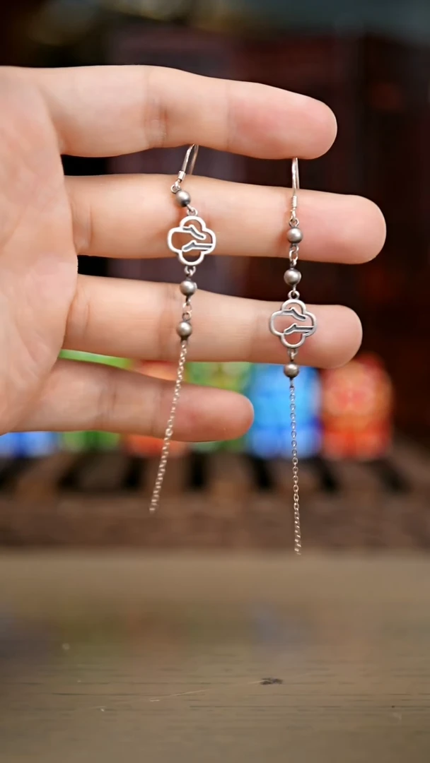 刺绣黔东南苗族刺绣女主耳饰