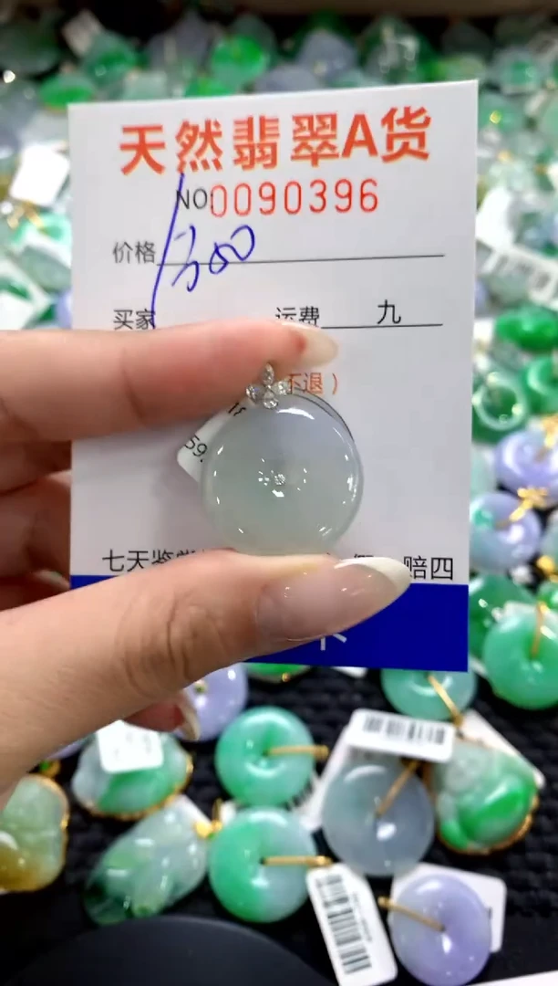翡翠18K金镶嵌颈饰1111111111111111
