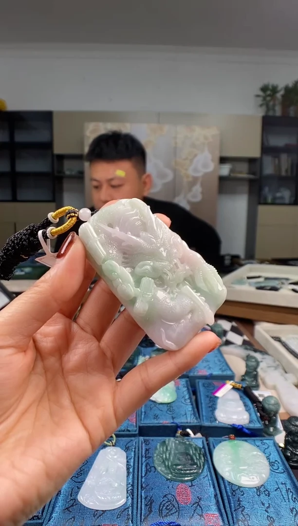 颈饰未镶嵌翡翠多样性发其一