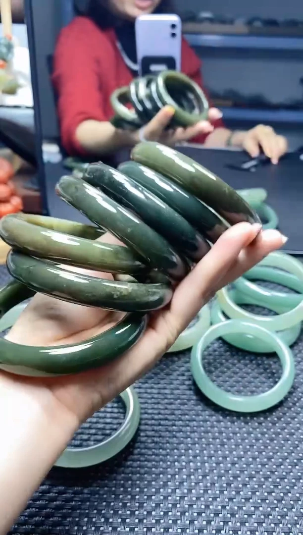 未镶嵌手镯和田玉60