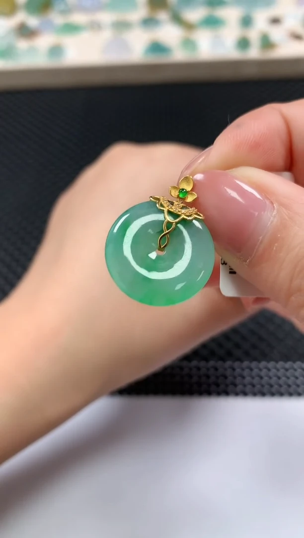 颈饰18K金镶嵌翡翠56