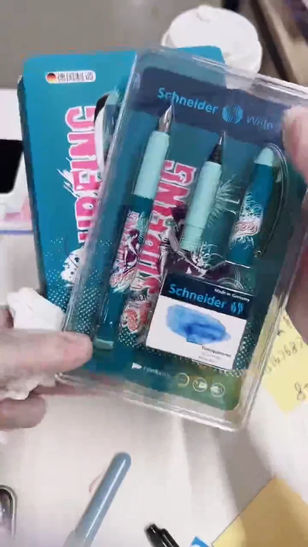 施耐德5516768701钢笔套装(滑水)大尖配墨囊1+1+6(盒)--1盒