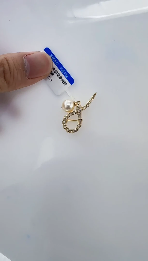 银S925镶嵌海水珍珠DA羽皇金胸针8 c1533