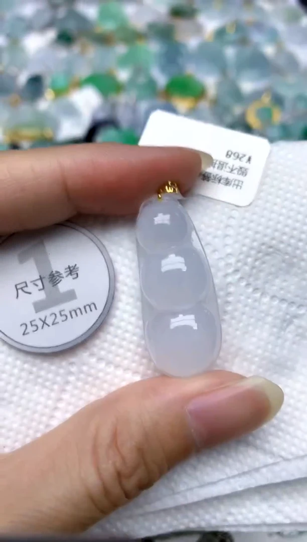 颈饰18K金镶嵌翡翠天然A货翡翠