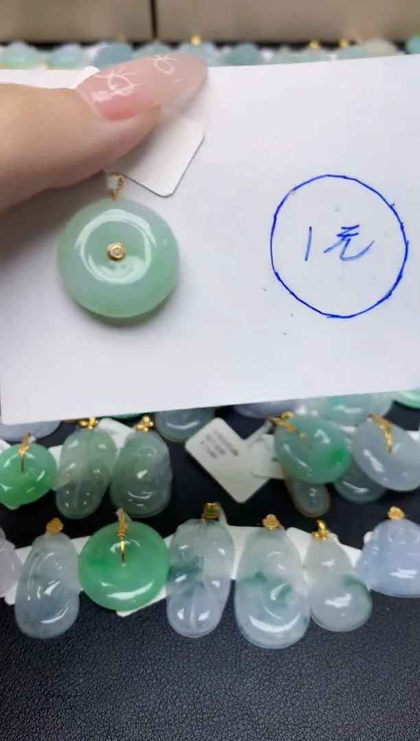 翡翠18K金镶嵌颈饰天然翡翠A货