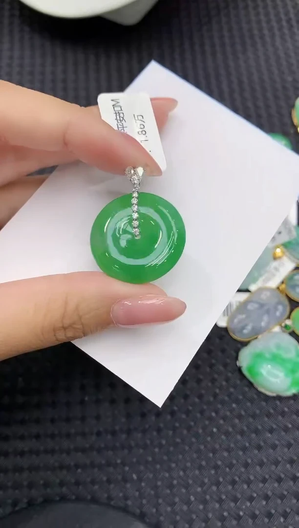 翡翠18K金镶嵌颈饰111111111