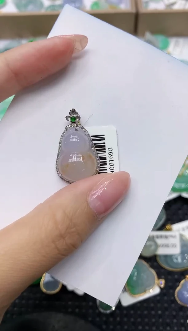 翡翠18K金镶嵌颈饰111111111