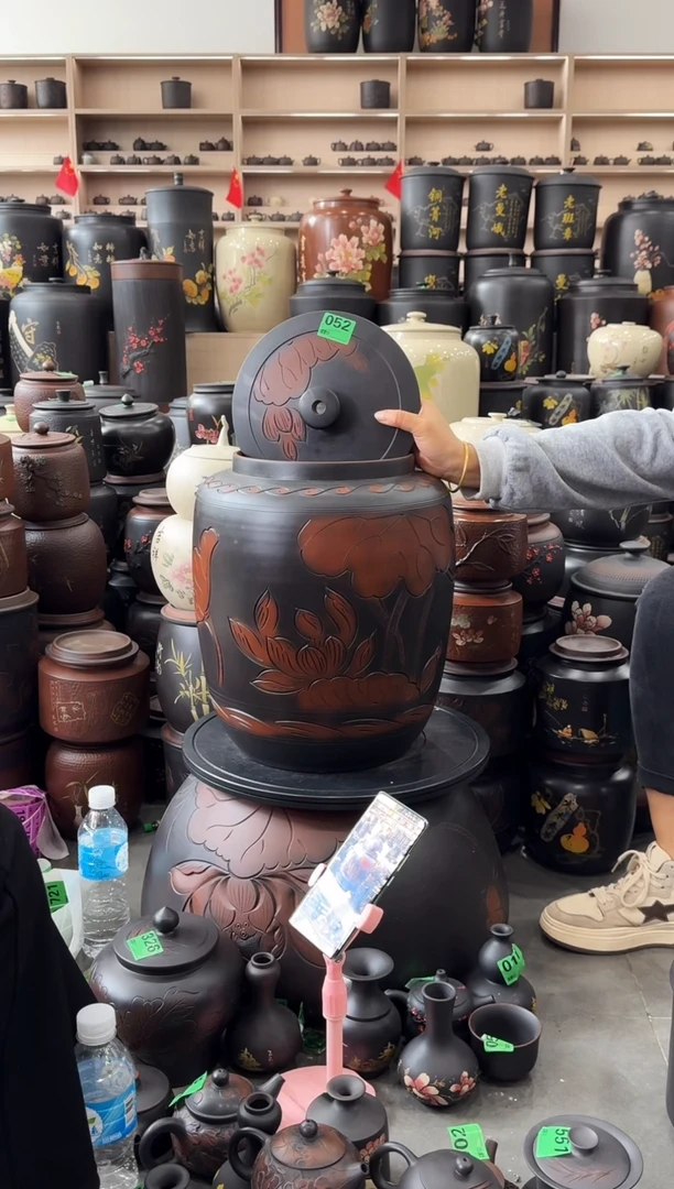 罐瑕疵水缸20升荷花  052