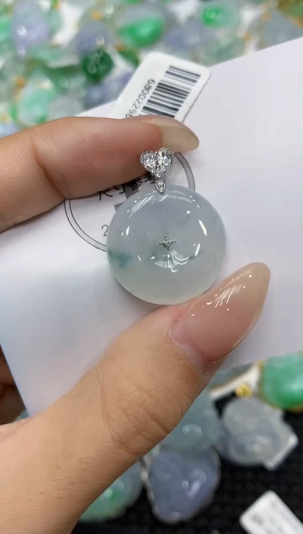 颈饰18K金镶嵌翡翠111111111111