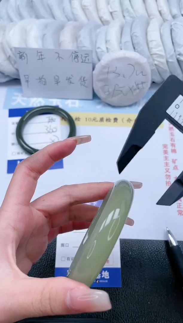 【闪购商品】石英质玉手镯未镶嵌T291-59