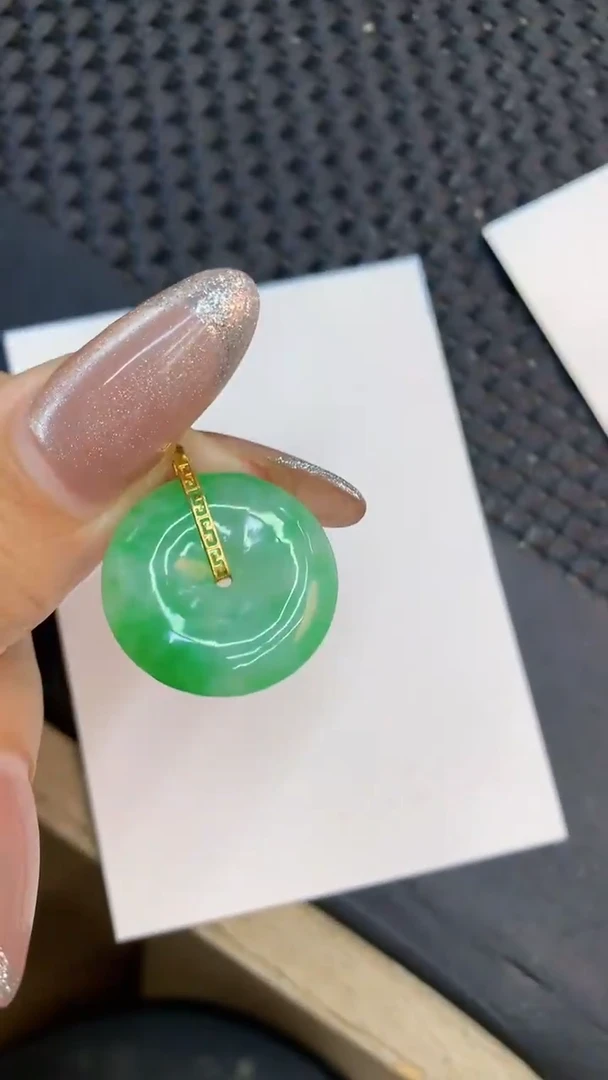 颈饰18K金镶嵌翡翠1