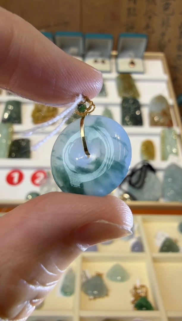 翡翠挂件18K金镶嵌A货翡翠多样性孤品