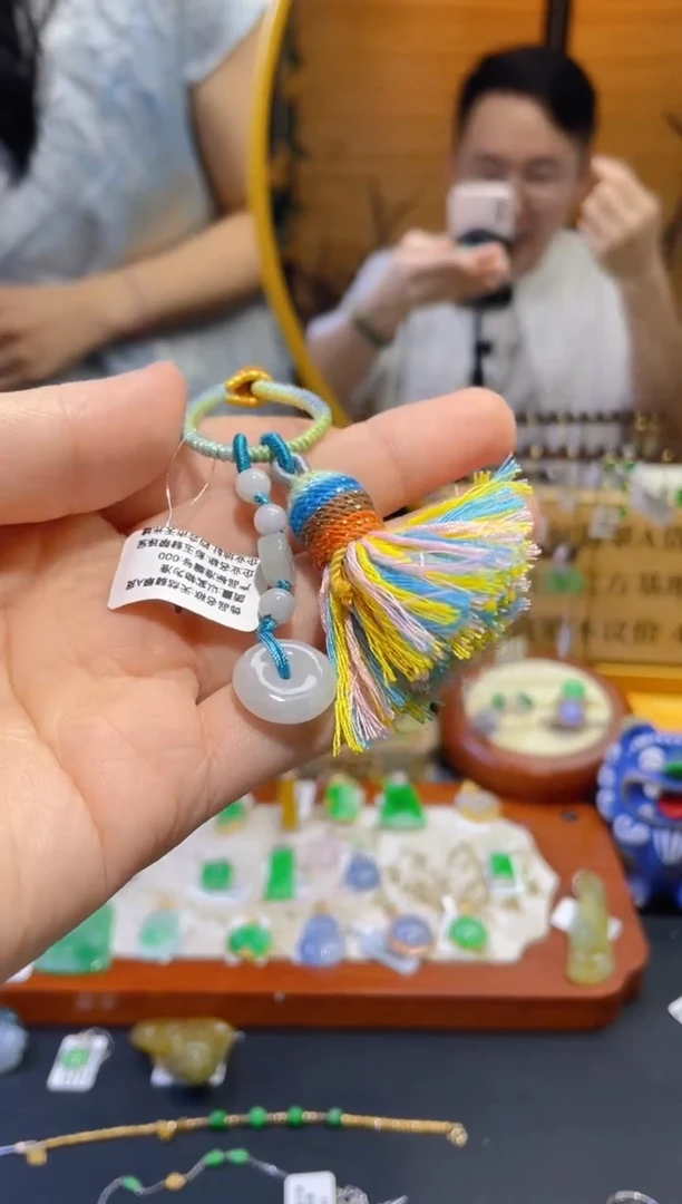 翡翠未镶嵌颈饰百元以下不出证