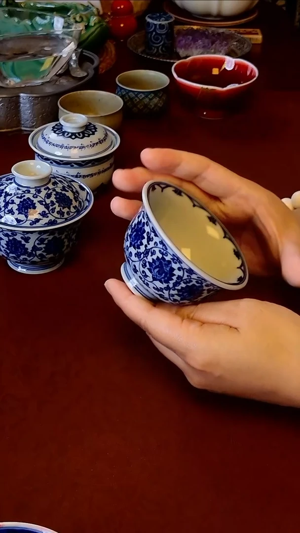 【手工手绘缠枝莲压手杯】