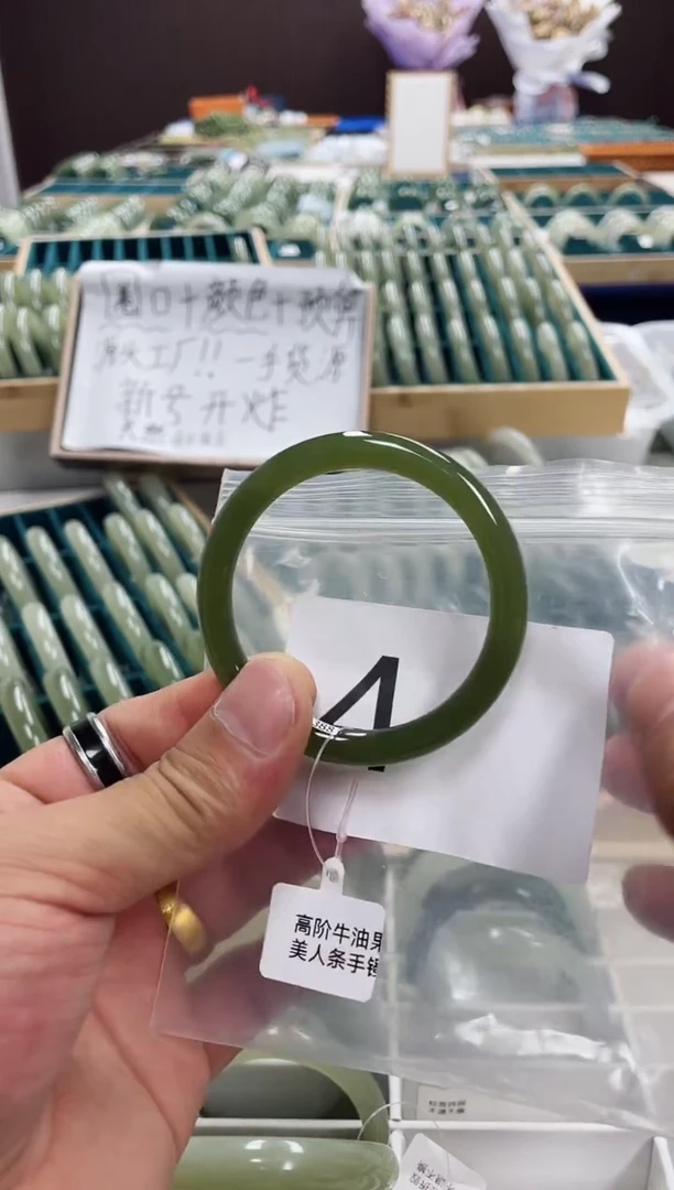 和田玉手镯未镶嵌和田玉手镯 53圈口 4号