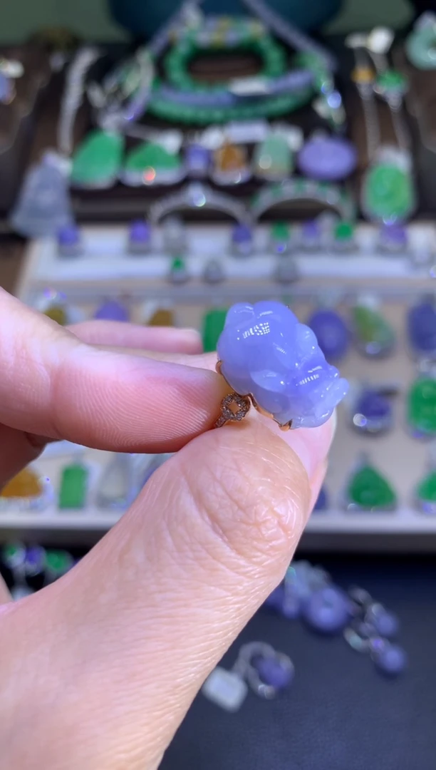 翡翠18K金镶嵌颈饰翡翠A货