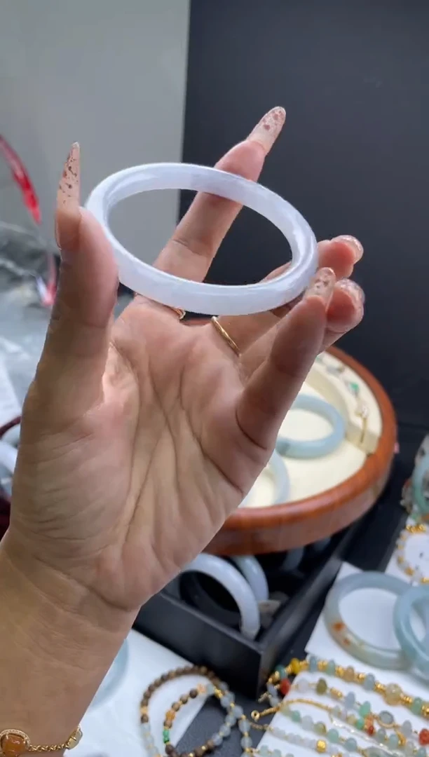 未镶嵌手镯翡翠手镯