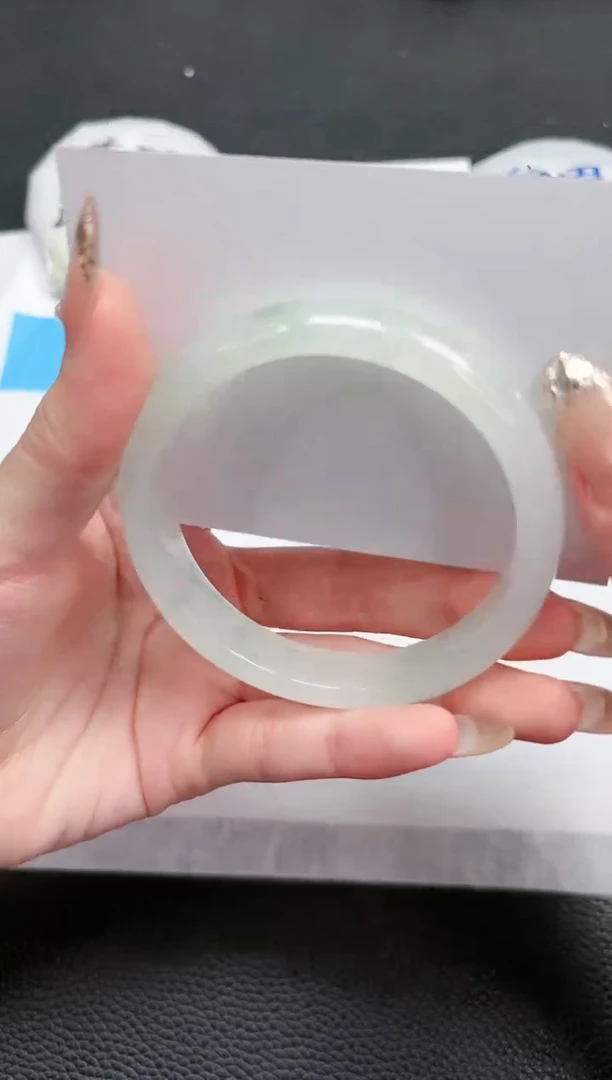 【闪购商品】石英质玉手镯未镶嵌68-56.5