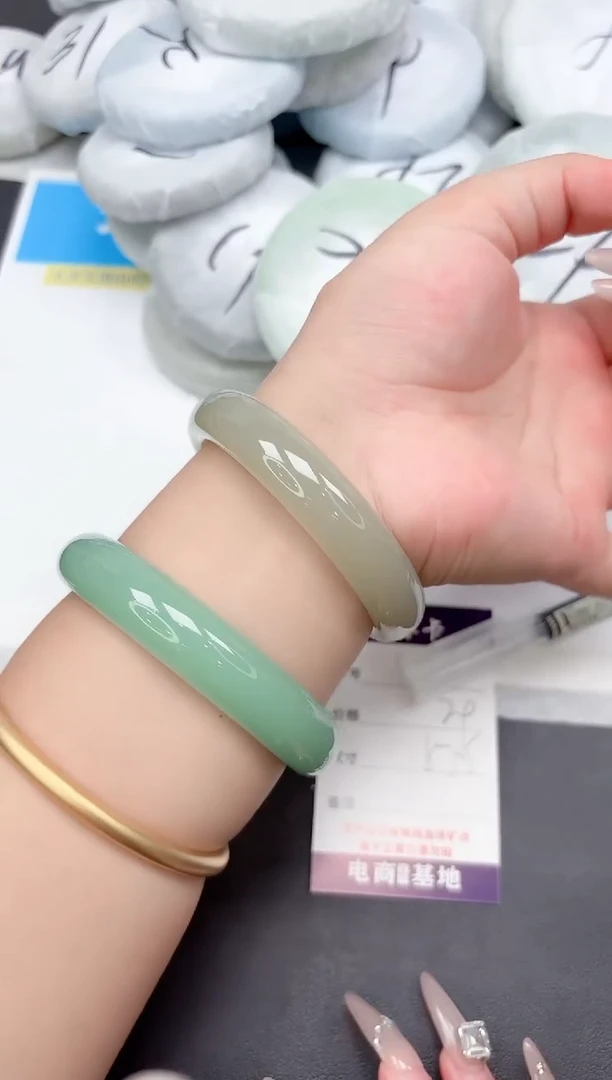 未镶嵌手镯石英质玉32-57.5