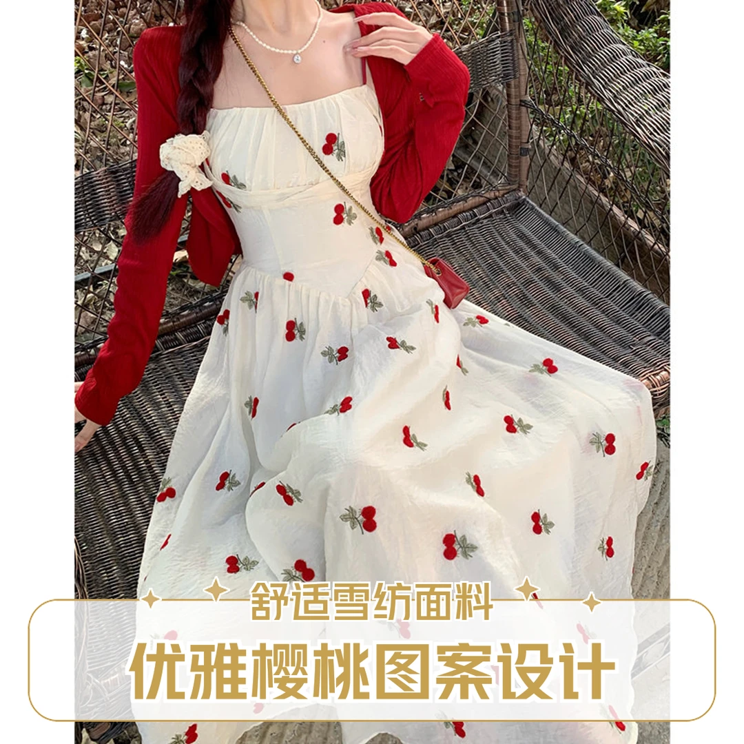 白色显瘦吊带连衣裙春夏新款胖法式碎花打底长裙子小众设计感