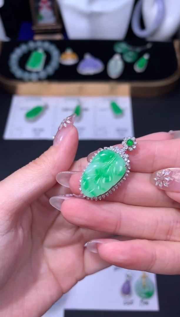 18K金镶嵌定制翡翠48小时鉴赏期 退货不扣服务费