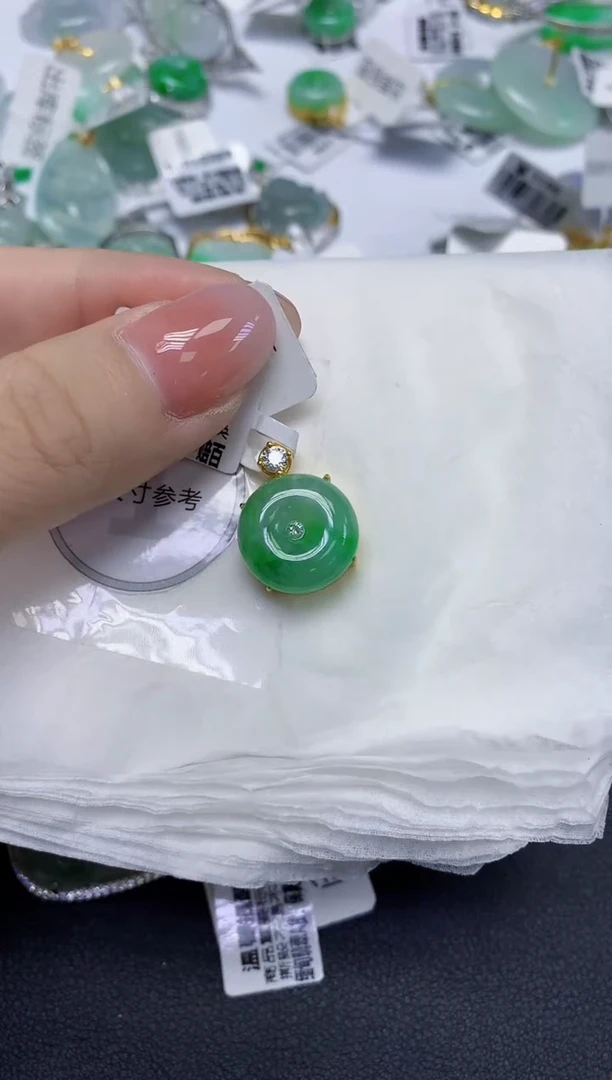 颈饰未镶嵌翡翠天然缅甸翡翠A货多样性发一件