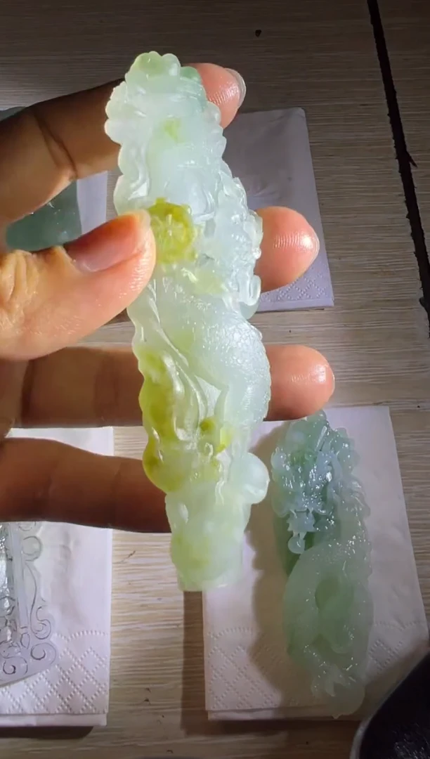 未镶嵌定制翡翠龙牌