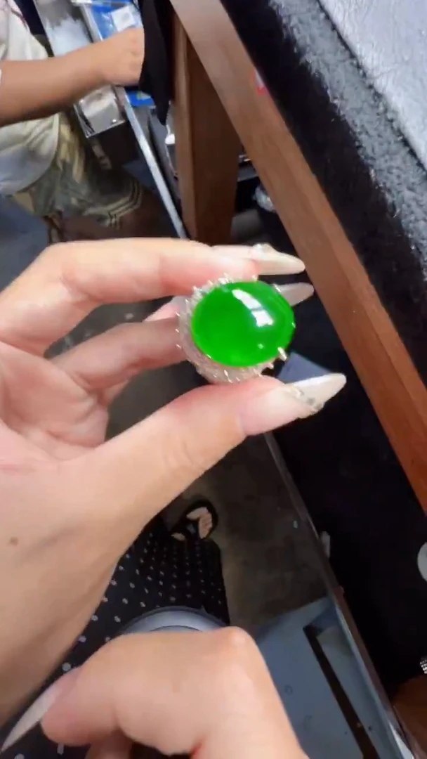 未镶嵌定制翡翠翡翠A货有轻微色差属于正常现象，蛋面多样性发货1
