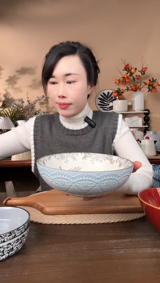 【闪购商品】瓷片7.8英寸浮雕手绘碗微瑕