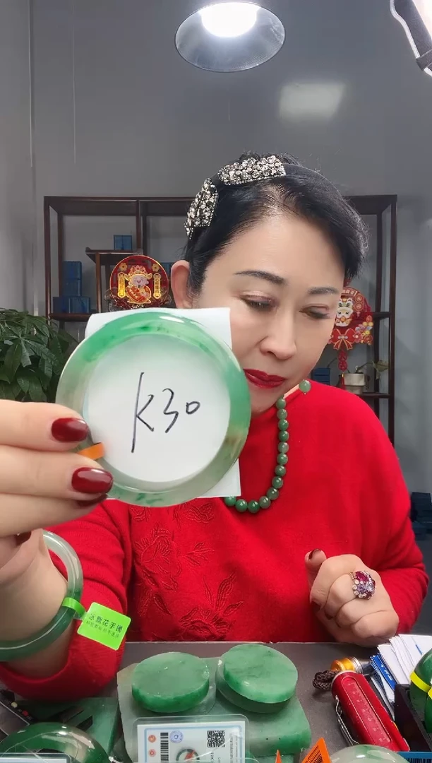 【闪购商品】石英质玉手镯未镶嵌非洲翠