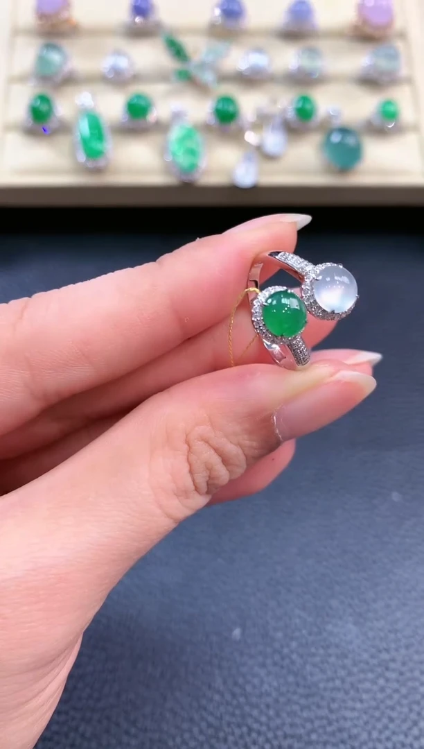 【闪购商品】翡翠戒指18K金镶嵌b101