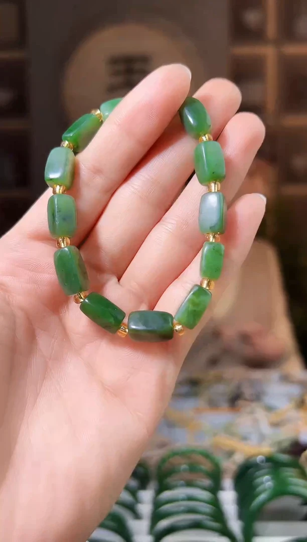 颈饰未镶嵌和田玉拍一发一，拍一发一