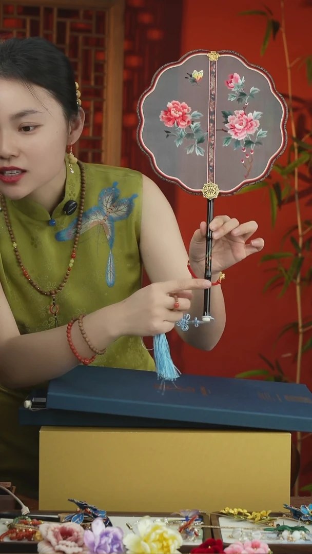 刺绣非遗苏绣团扇