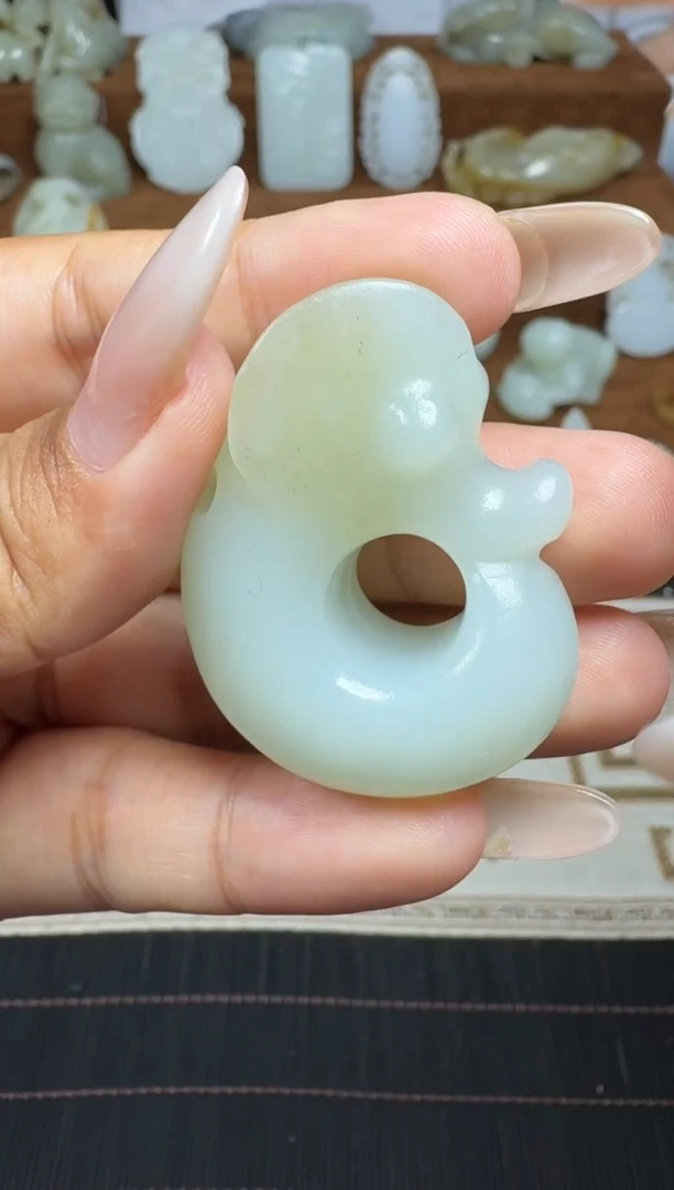 颈饰未镶嵌和田玉1