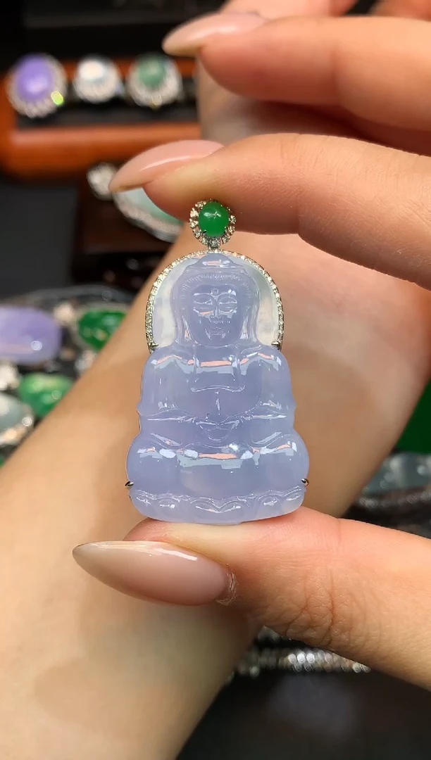 颈饰18K金镶嵌翡翠观音