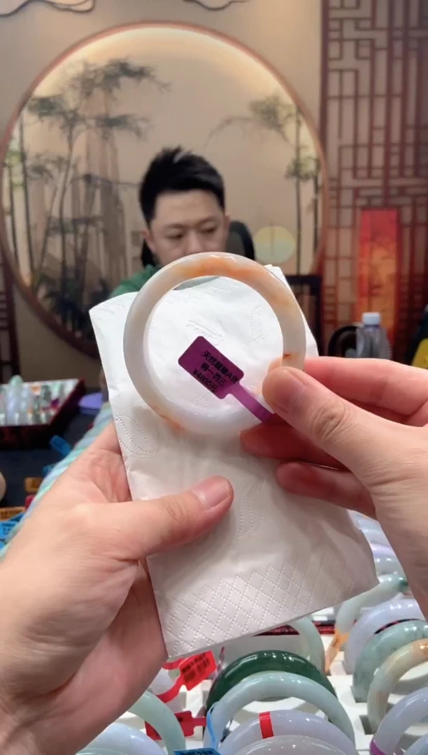 翡翠手镯未镶嵌安?000024335